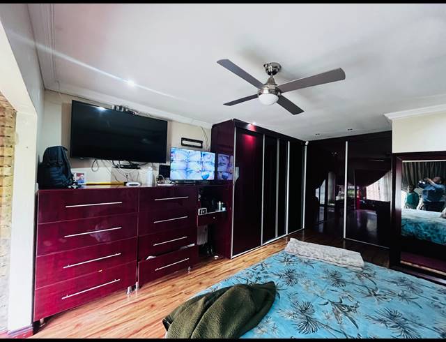 4 BEDROOM HOUSE FOR SALE IN VANDERBIJLPARK SE 4